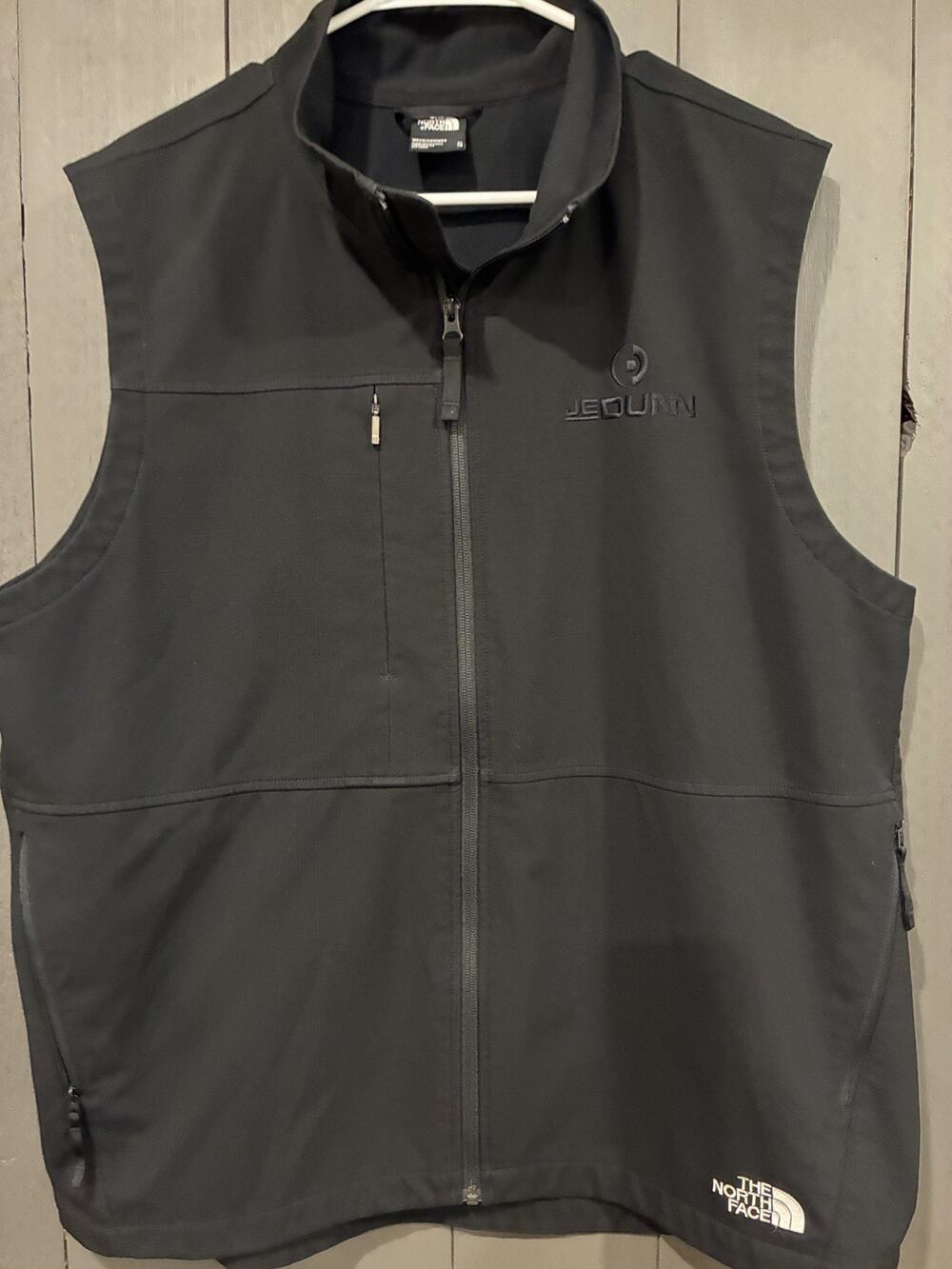 NWOT The North Face Men's Black Soft Shell Full Zipi Vest Company Logo Size XL